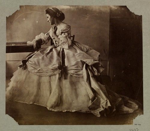 Daguerrotipo de mujer sentada reflexionando a finales del siglo XIX.