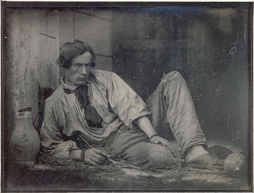 Daguerrotipo de un joven sentado. 
